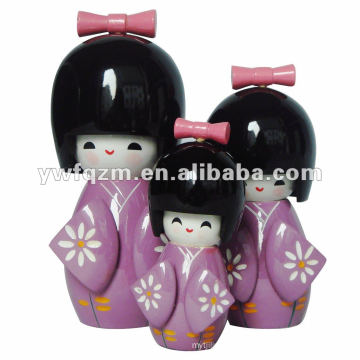 poupées kokeshi en bois pour la décoration